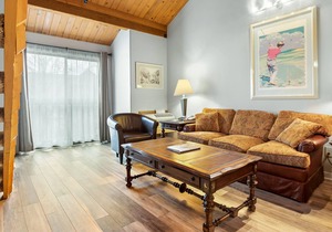 Updated Mountain Inn unit with open loft - accomodates 2