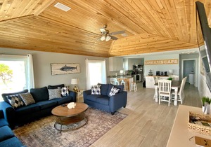 Updated private home w/views, pools & dogs ok!