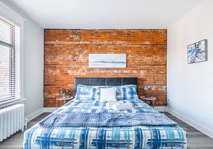Upscale 1BR with King Bed - Boutique Apartment - PRIME Location!