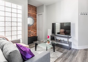 Upscale 1BR with King Bed - Boutique Apartment - PRIME Location!