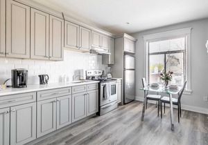 Upscale 1BR with King Bed - Boutique Apartment - PRIME Location!