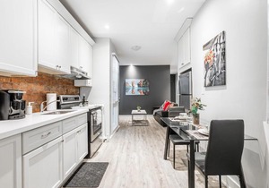 Upscale 2BR Apt - Prime Location w Netflix