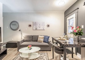 Upscale 2BR Apt with King Bed & Netflix