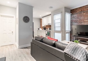Upscale 2BR Apt with Netflix - Prime Location!