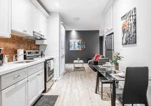 Upscale 2BR Apt with Netflix - Prime Location!