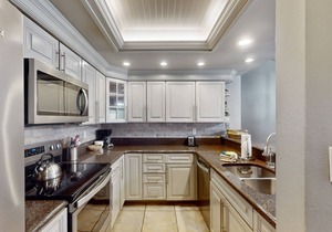 Upscale condo with balcony, pool, & hot tub - walk to lifts/Main Street