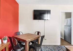 Uptown Apartment, Near Parks! The Bricks Unit 1