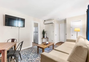 Uptown Apartment, Near Parks! The Bricks Unit 1