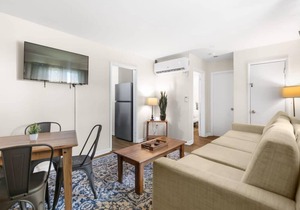 Uptown Apartment, Near Parks! The Bricks Unit 3