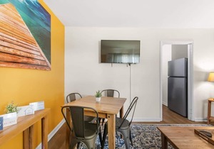 Uptown Apartment, Near Parks! The Bricks Unit 3