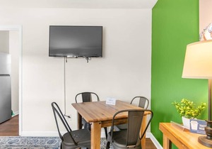 Uptown Apartment, Near Parks! The Bricks Unit 4