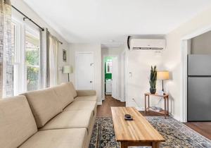 Uptown Apartment, Near Parks! The Bricks Unit 4