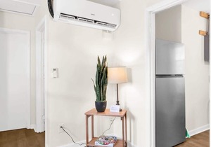 Uptown Apartment, Near Parks! The Bricks Unit 4