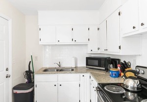 Uptown Apartment, Near Parks! The Bricks Unit 5