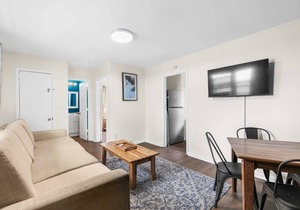 Uptown Apartment, Near Parks! The Bricks Unit 5