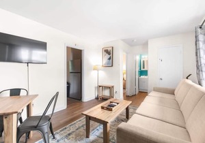 Uptown Apartment, Near Parks! The Bricks Unit 6