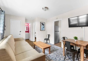 Uptown Apartment, Near Parks! The Bricks Unit 7