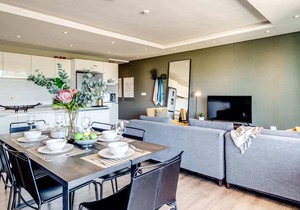 Urban Chic Apartment close to Waterfront Warwick