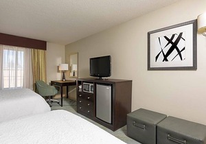 2-Star Hotel ∙ Hampton Inn Detroit Roseville