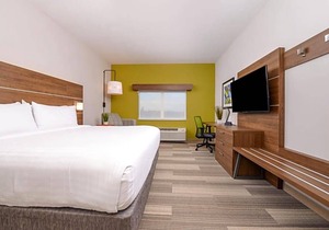 3-Star Hotel ∙ Holiday Inn Express & Suites - St. Petersburg - Madeira Beach, an IHG Hotel