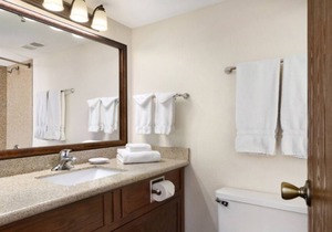 Vacation Is Calling! 2 Classic Units, Indoor Pool, Walk to Casper Planetarium