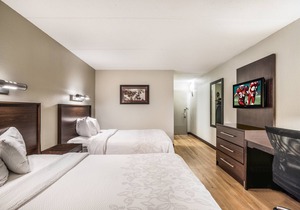 Vacation Starts Here! Pets Allowed and FREE Parking, Steps to Woburn Mall!