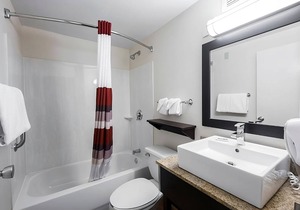 Vacation Starts Here! Pets Allowed and FREE Parking, Steps to Woburn Mall!