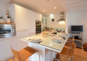 VESTA COTTAGE, ORFORD, pet friendly, with open fire in Orford