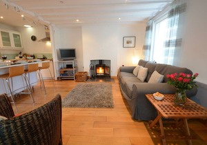 VESTA COTTAGE, ORFORD, pet friendly, with open fire in Orford