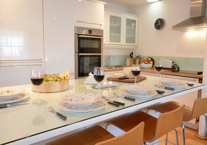 VESTA COTTAGE, ORFORD, pet friendly, with open fire in Orford