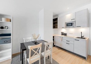 VibeStudio 302 - Central - AC - Licensed - Parking Nearby
