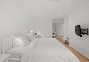 VibeStudio 305 - Central - AC - Licensed - Parking Nearby