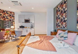 VibeStudio 401 - Central - AC - Licensed - Parking Nearby