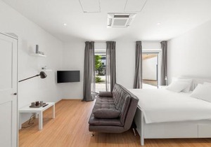 VibeStudio 402 - Central - AC - Licensed - Parking Nearby