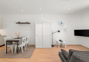 VibeStudio 402 - Central - AC - Licensed - Parking Nearby
