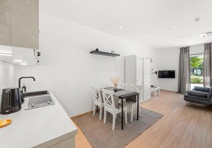VibeStudio 402 - Central - AC - Licensed - Parking Nearby