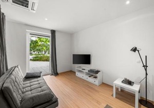 VibeStudio 404 - Central - AC - Licensed - Parking Nearby