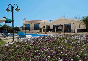 Villa ∙ 3 bedrooms ∙ 6 guests