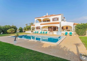 Villa ∙ 4 bedrooms ∙ 8 guests