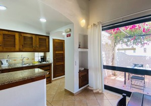 Villa, Albufeira, 2 bedrooms, 200 m from the Strip, 500m from the beach, pool and garden