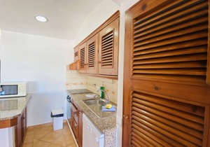 Villa, Albufeira, 2 bedrooms, 200 m from the Strip, 500m from the beach, pool and garden