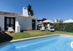 Villa, Albufeira, 2 bedrooms, 200 m from the Strip, 500m from the beach, pool and garden