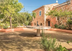 Villa Andaluza with Wi-Fi, swimming pool, terrace and garden, parking available on the property