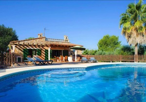 Villa Andaluza with Wi-Fi, swimming pool, terrace and garden, parking available on the property