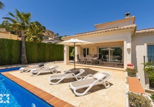 Villa Baladrar by Abahana Villas