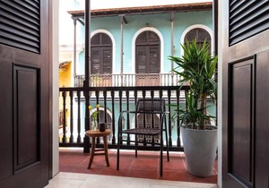 Villa Blanca | Stylish Colonial in Best Location