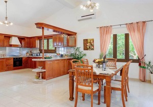 Villa Chariklia - Three Bedroom Villa, Sleeps 6