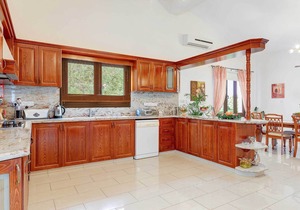 Villa Chariklia - Three Bedroom Villa, Sleeps 6