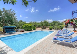Villa Chariklia - Three Bedroom Villa, Sleeps 6