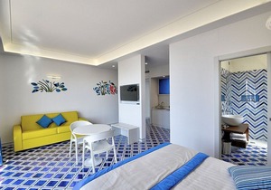 Villa Clarice A, fully refundable with voucher*: A bright and sunny apartment in a quiet position, located on a hillside above the sea, with Free WI-FI.